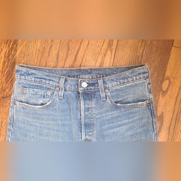 Like new Levis 501 S Skinny Jeans - Picture 4 of 9